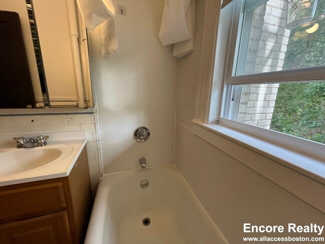 Building Photo - 1626 Commonwealth Ave