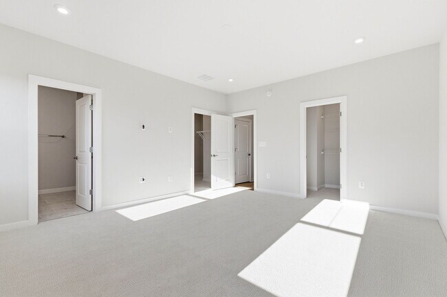 Building Photo - 1017 Venifena Terrace SE