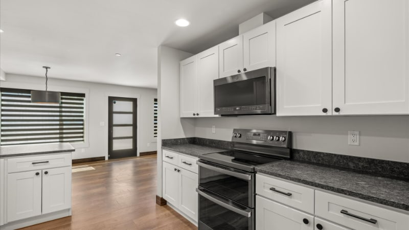 Building Photo - 1010 E 7th St