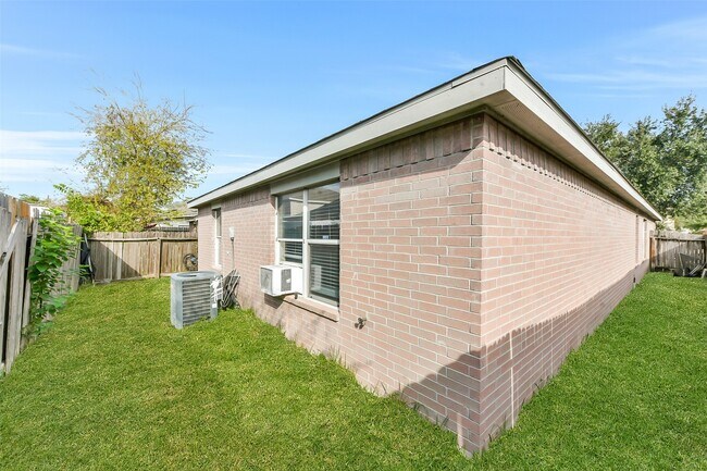 Building Photo - 13518 Woodring Ct