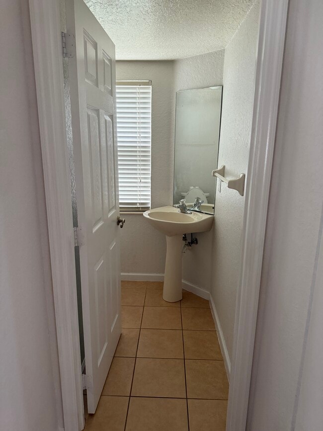 Building Photo - 2914 River Birch Dr