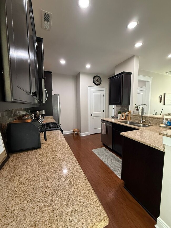 Building Photo - Available now. Amazing 4 BR/2.5 BA Home Available at Shellring at St Thomas Island!