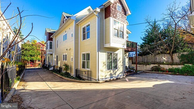 Building Photo - 3350 17th St NW