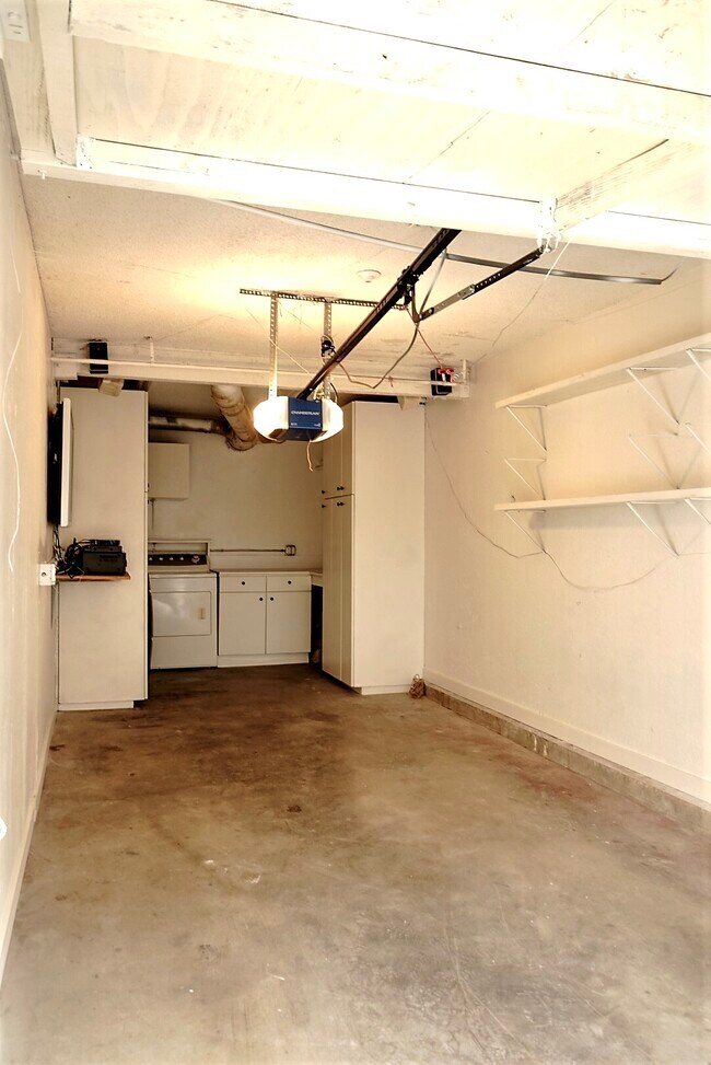 Private Garage - 31 N Venice Blvd
