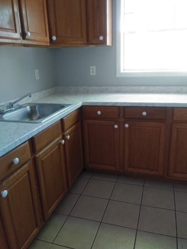 Building Photo - 1005 Maxham Rd