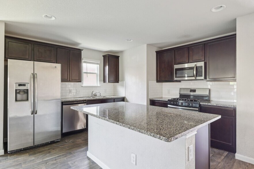 Building Photo - 210 Seaholm Ln