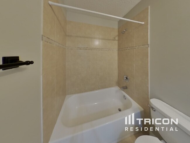 Building Photo - 8808 Mountain Lake Dr S