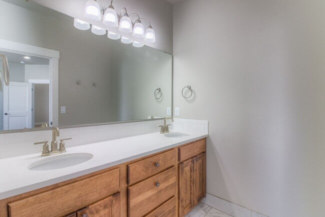 Building Photo - GorgeousBuilt Home in West Valley