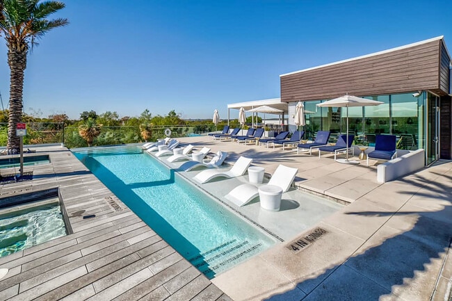 Building Photo - 1301 W Koenig Ln