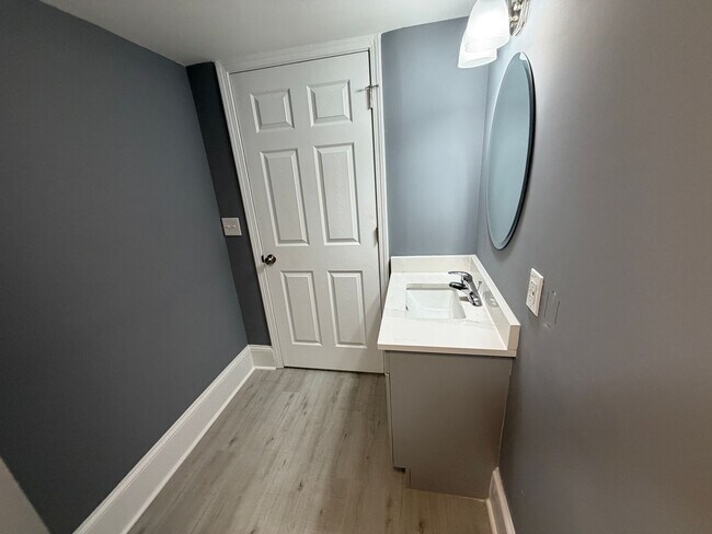 Building Photo - Amazing 7 Bedroom 2 bathroom updated home for rent in Burlington, NC