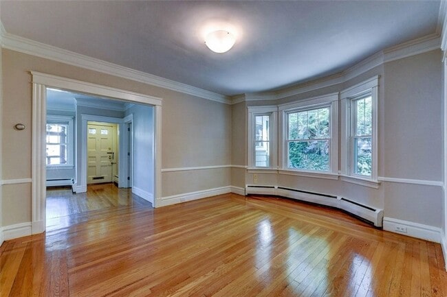 Building Photo - ****Pawtucket/Oakhill - Three Bed Single F...