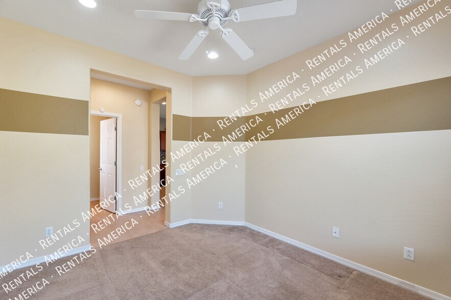 Building Photo - 15813 N Dante Dr