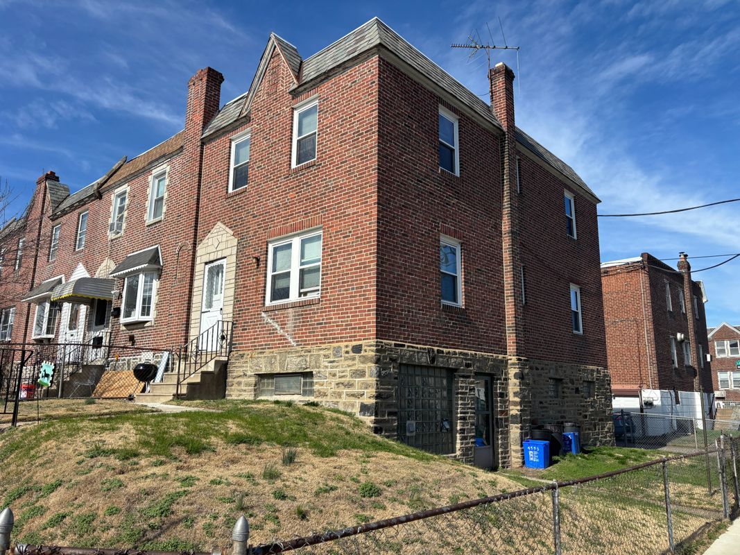 Building Photo - 4555 Bleigh Ave