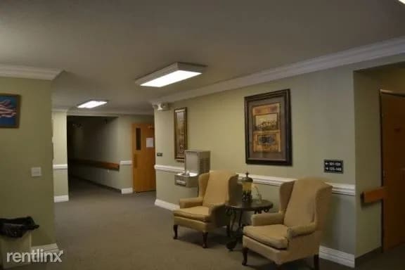 Building Photo - Oak Terrace