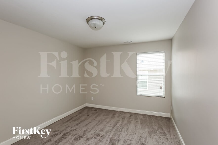 Building Photo - 9232 Evans Creek Ct