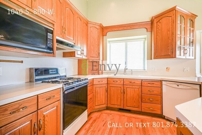 Building Photo - 1040 S 800 W