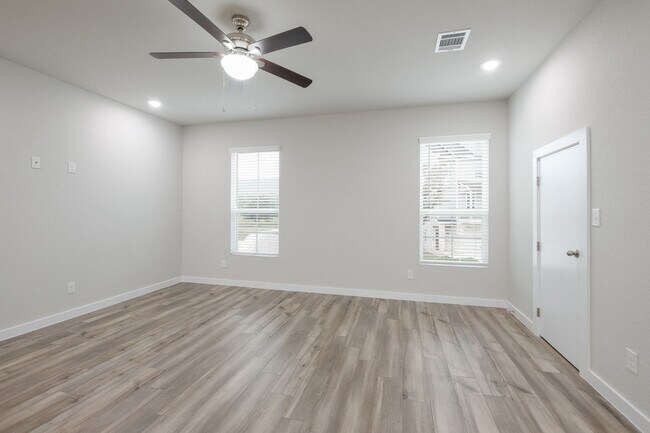 Building Photo - Spacious & Modern 3/3.5 in The Preserve at the Dominion