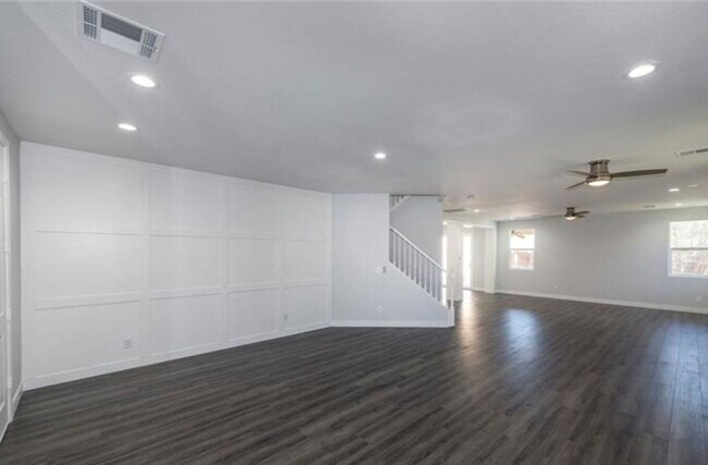 Building Photo - GORGEOUS 4 BEDROOM TWO STORY HOME