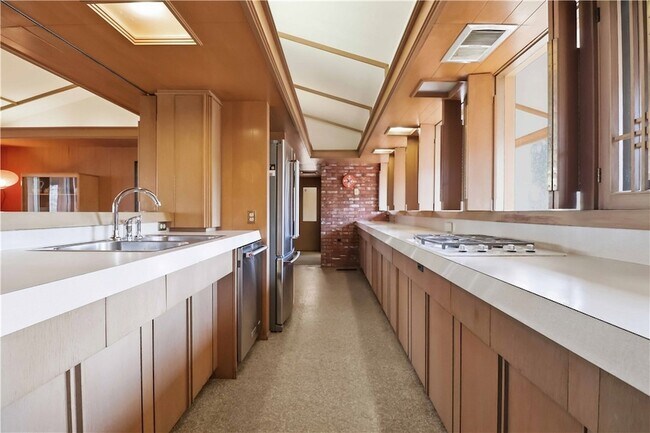 Building Photo - 951 Pembroke Rd