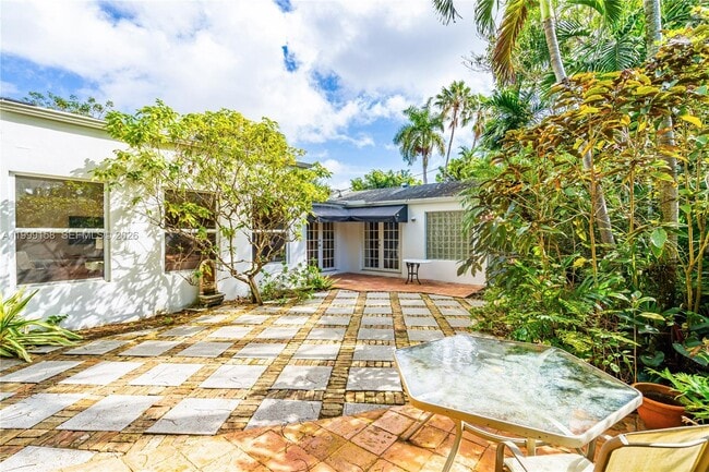 Building Photo - 4072 Park Ave