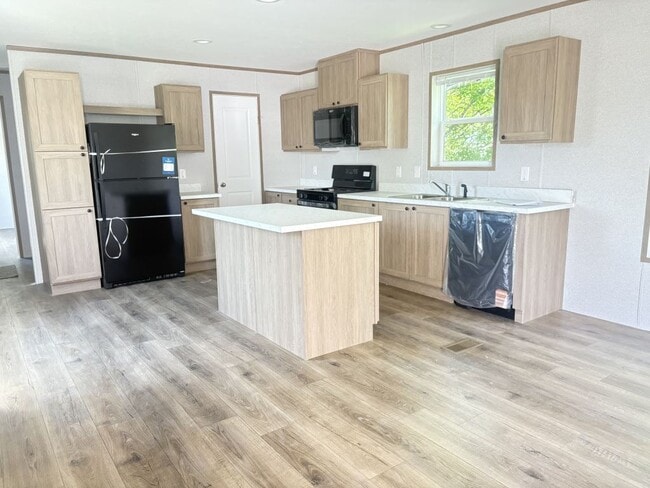 Building Photo - 4538 San Juan Dr S