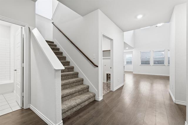 Building Photo - 920 Violet Wy