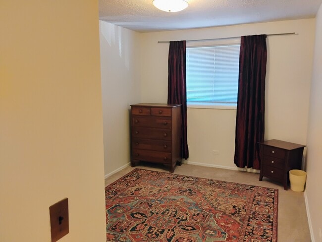 Building Photo - 553 W Park Ave