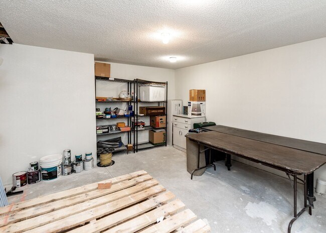 Building Photo - Spacious 5 Bedroom in D20 centrally located