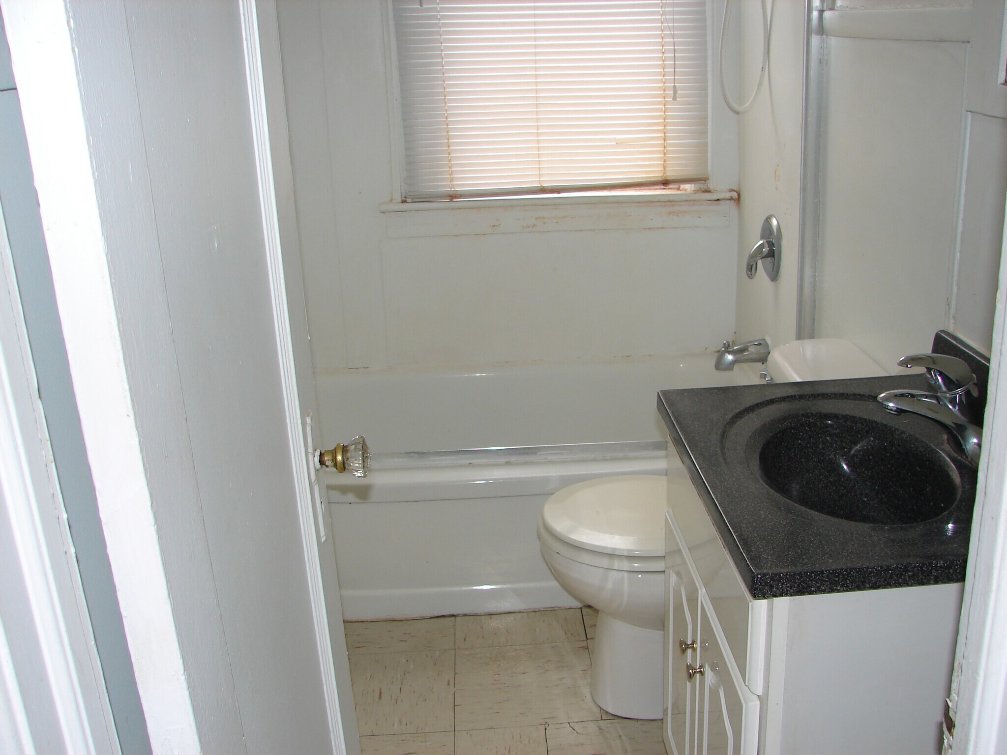 bathroom - 1037 N Brandywine Ave