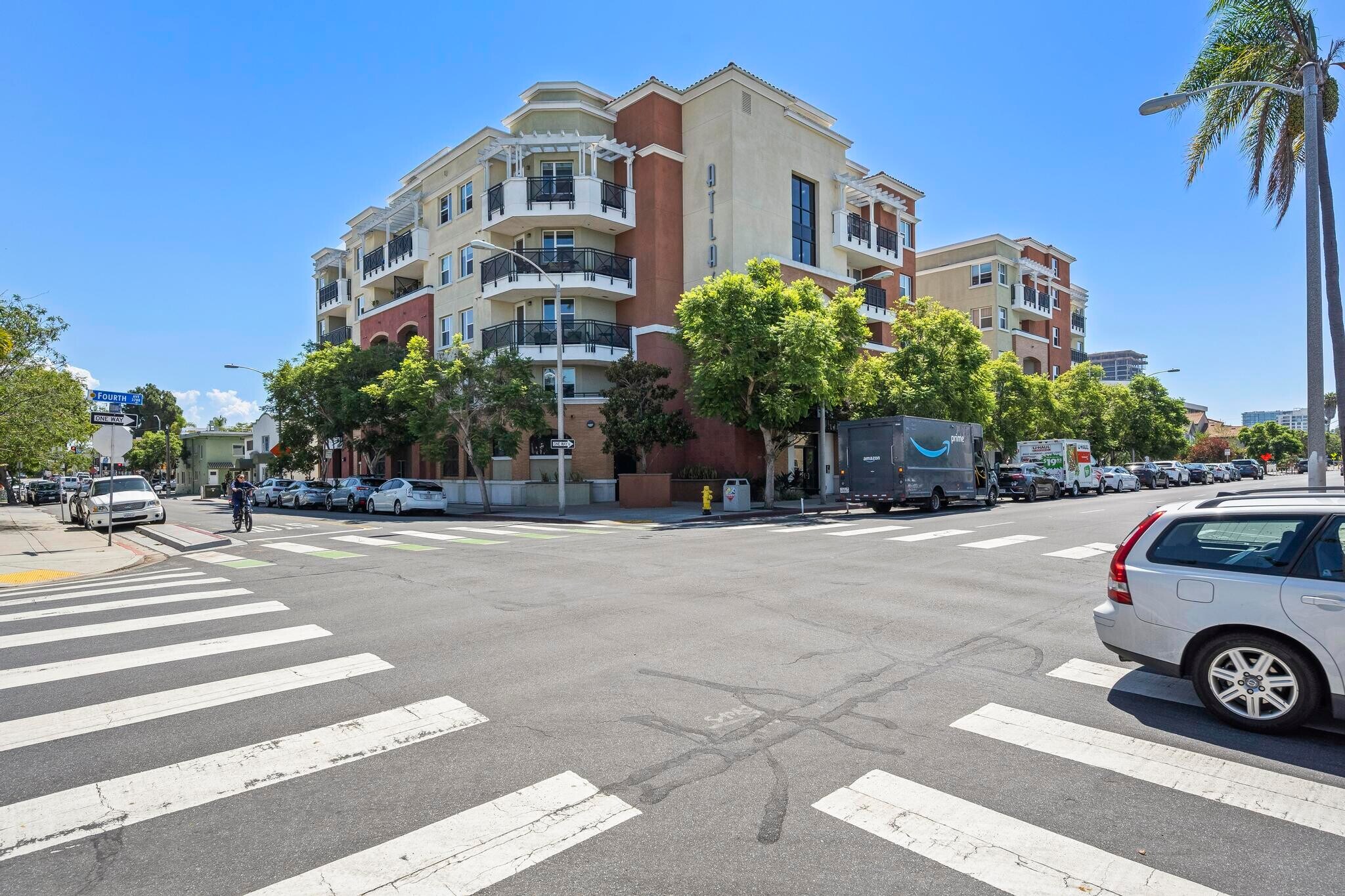 Building Photo - 3650 5th Ave