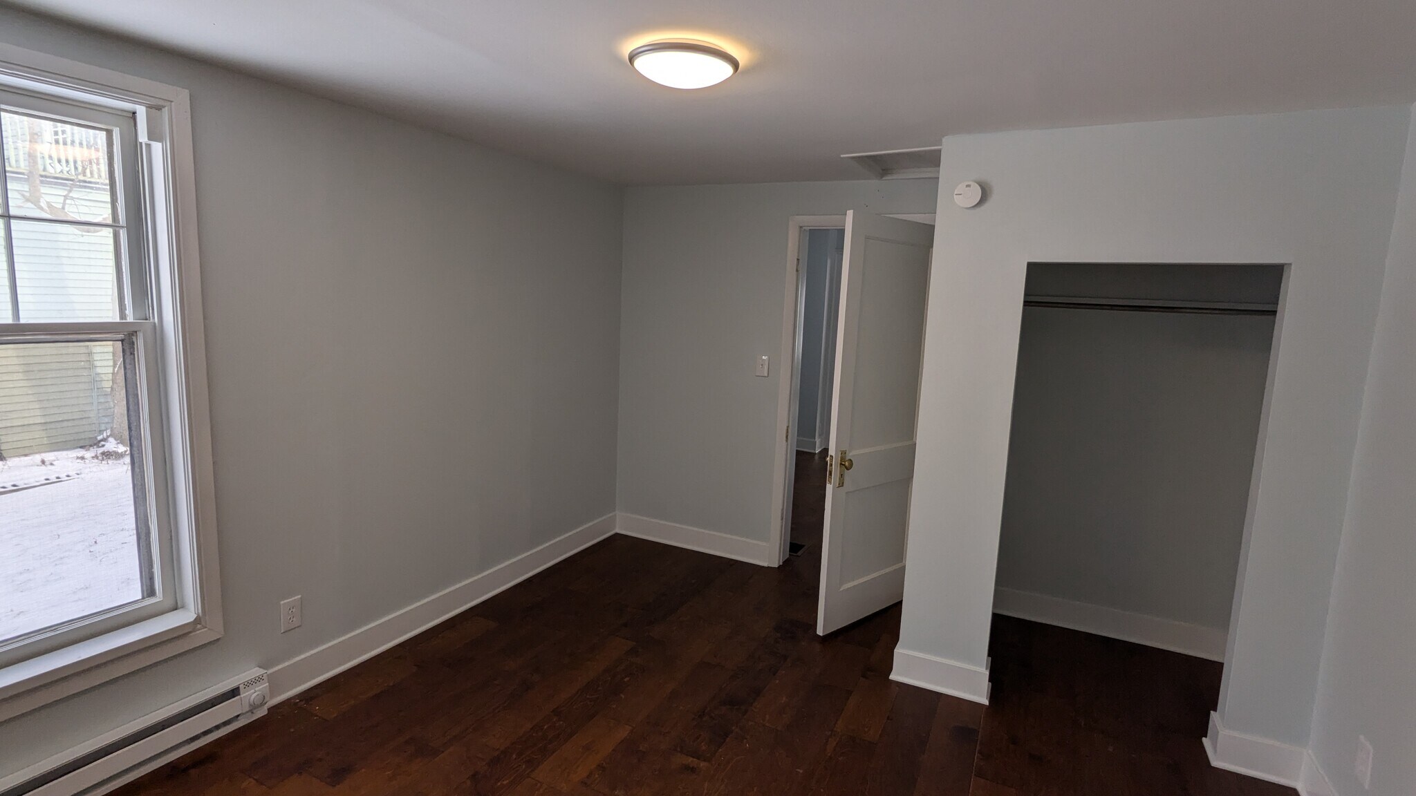 Building Photo - 322 W Maple St