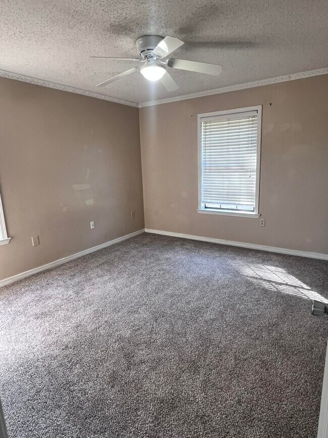 Building Photo - 345 John King Rd