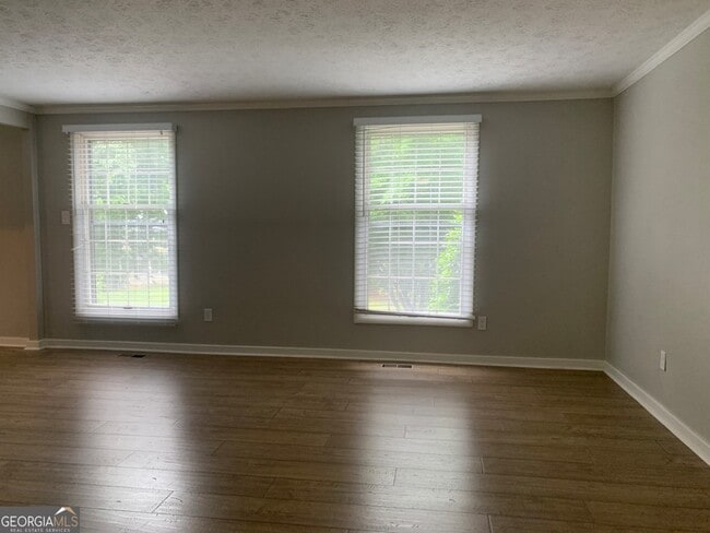 Building Photo - 9695 N Pond Cir