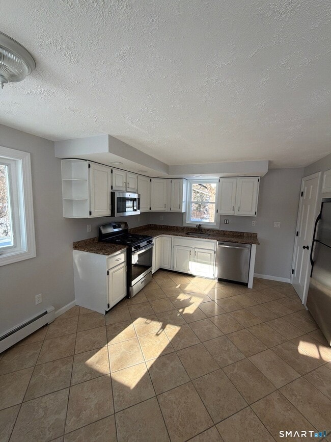 Building Photo - 610 Ives Row