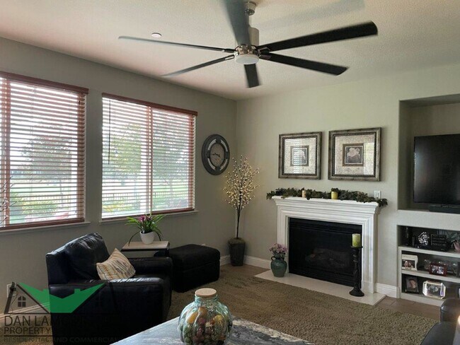 Building Photo - Executive Home in Gated Community Wildwings