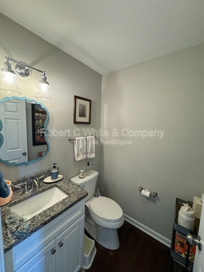 Building Photo - 26 Northview Dr