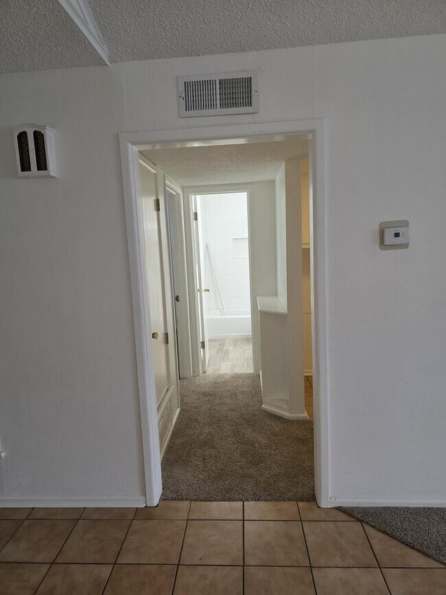 Building Photo - 3220 Tanglewood Ln