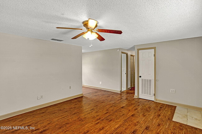 Building Photo - 2214 Luana Dr E