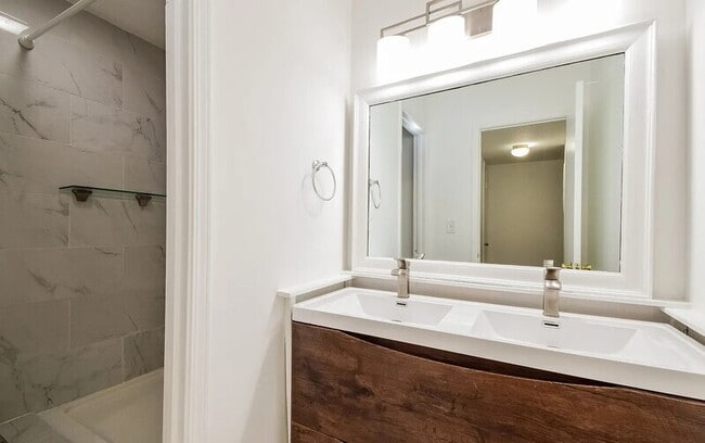 Building Photo - 140 Lablanc Way NW