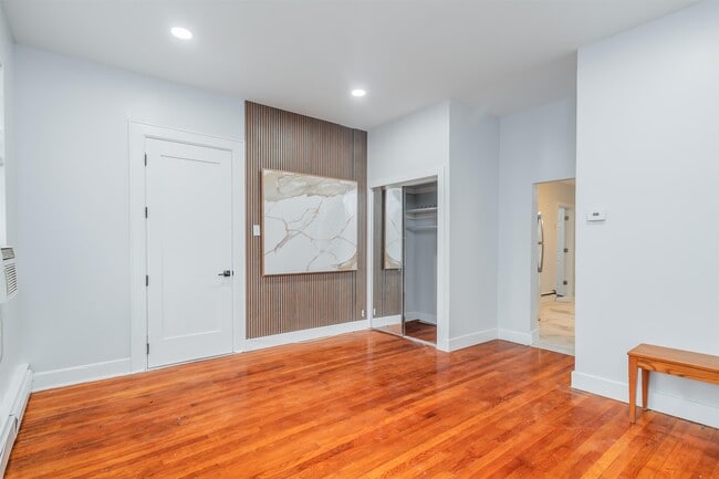 Building Photo - 25 W 10th St