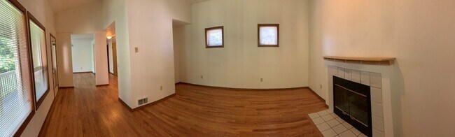 Building Photo - Lake City House