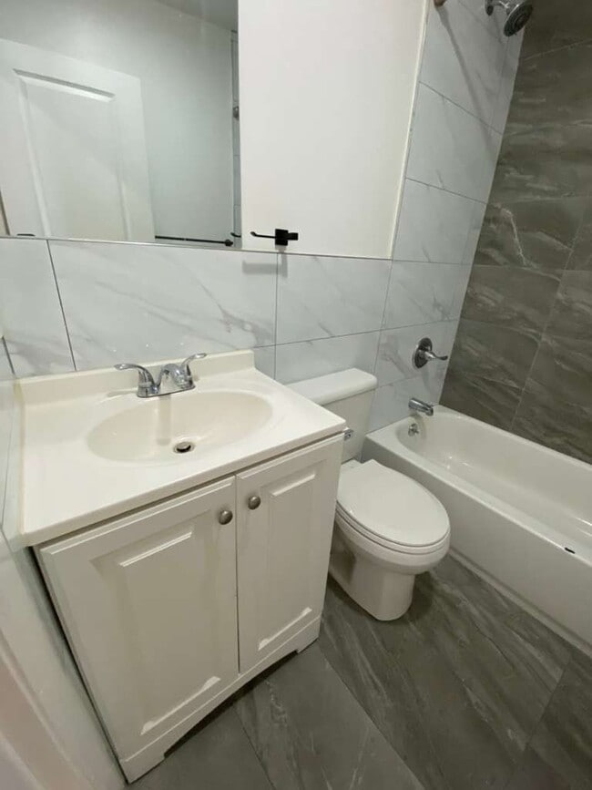 Building Photo - 52D  Yonkers-APT 3