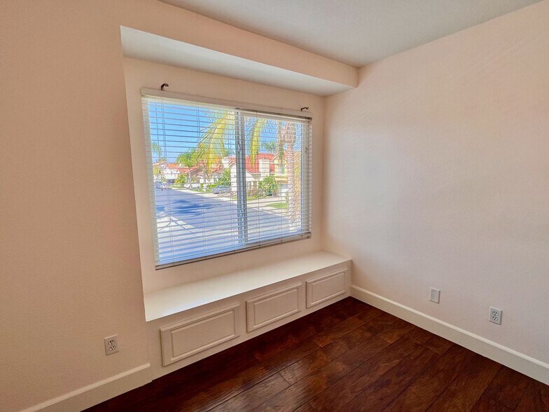 Building Photo - 28556 Rancho-Laguna