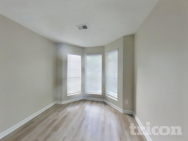 Building Photo - 6591 Anson Ct