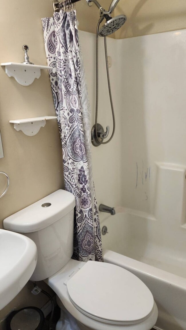 Building Photo - 9 Shirley Dr