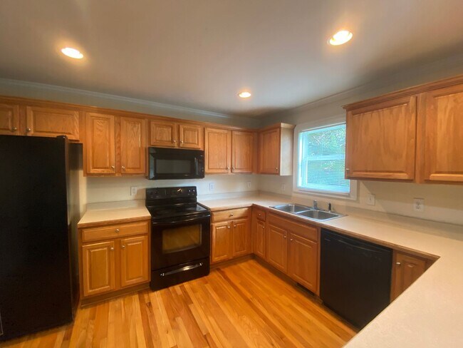 Building Photo - PRE-LEASING FOR FALL 2026!