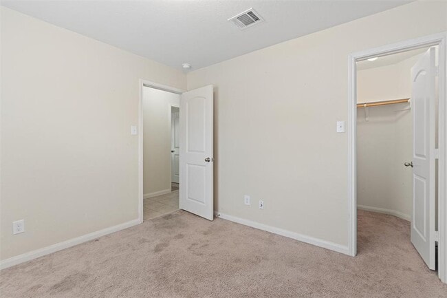 Building Photo - 360 Farmer Ln