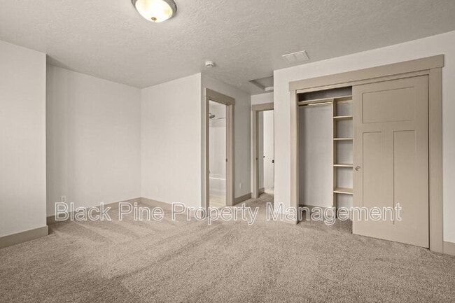 Building Photo - 909 N 31st St