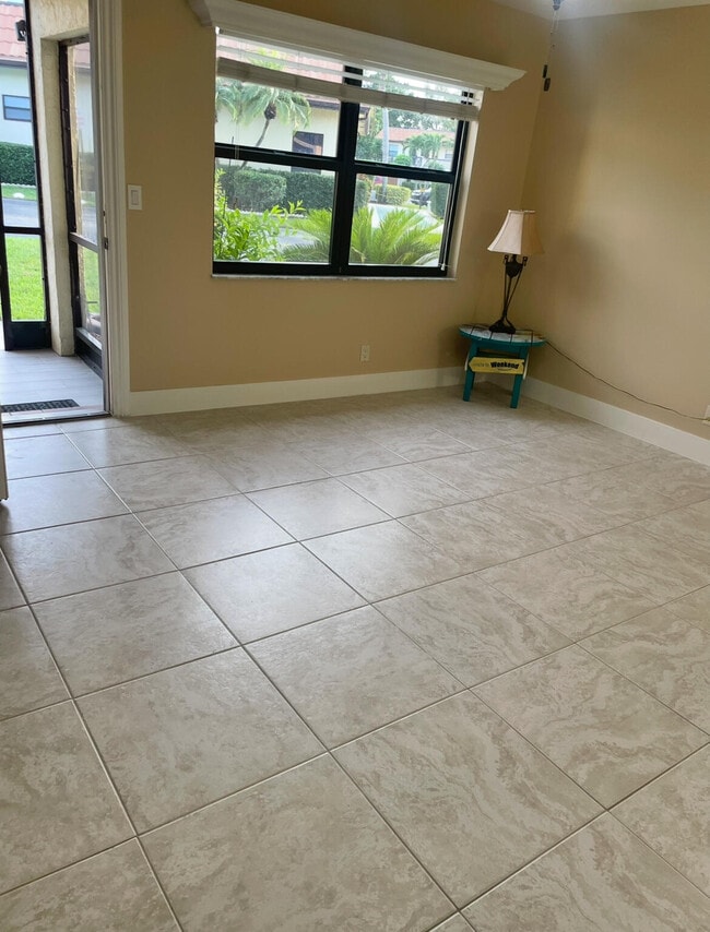 Building Photo - 7233 Golf Colony Ct