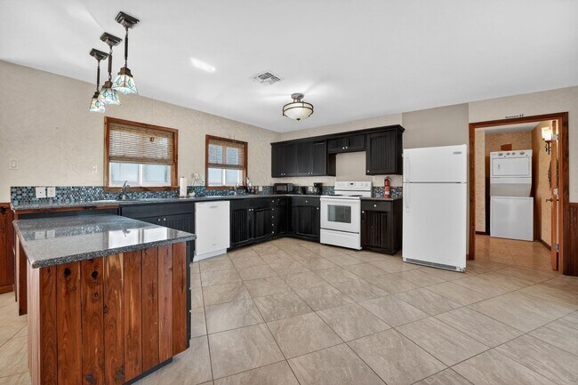 Building Photo - 1059 State Hwy 95